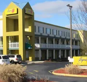 Super 8 by Wyndham New Cumberland hotel detail image 5