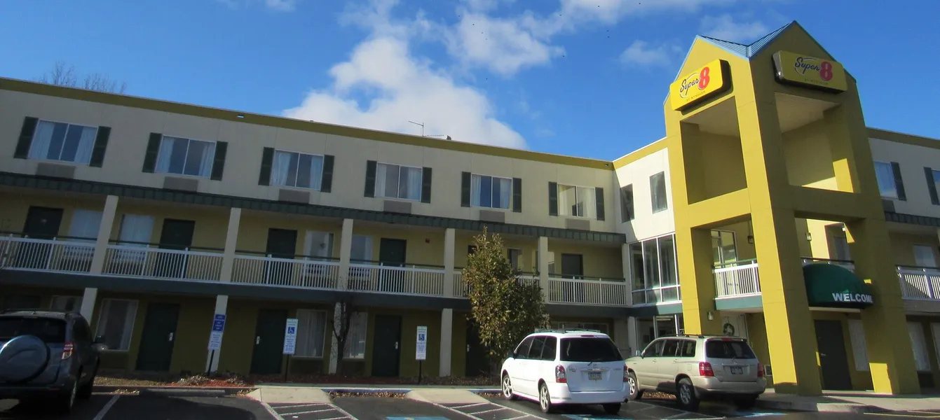 Super 8 by Wyndham New Cumberland hotel detail image 6