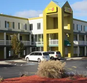 Super 8 by Wyndham New Cumberland hotel detail image 7