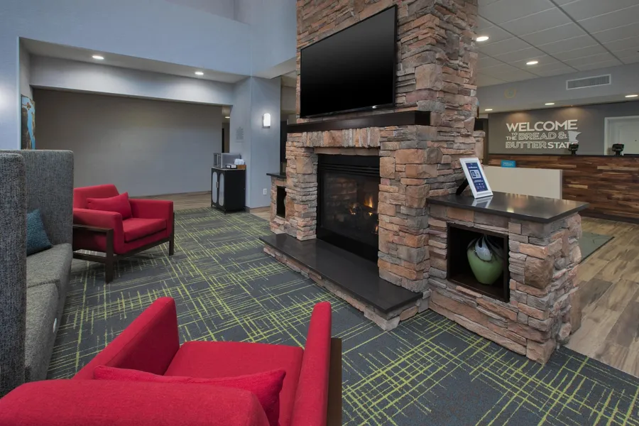 Hampton Inn & Suites St. Cloud, MN hotel detail image 2