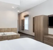 Holiday Inn Express & Suites Green Bay East by IHG hotel detail image 5