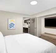 Holiday Inn Express & Suites Green Bay East by IHG hotel detail image 7