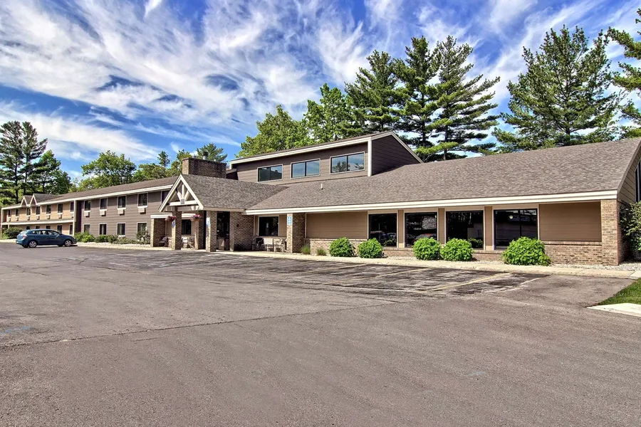 Blossom Hotel & Suites Traverse City hotel detail image 2