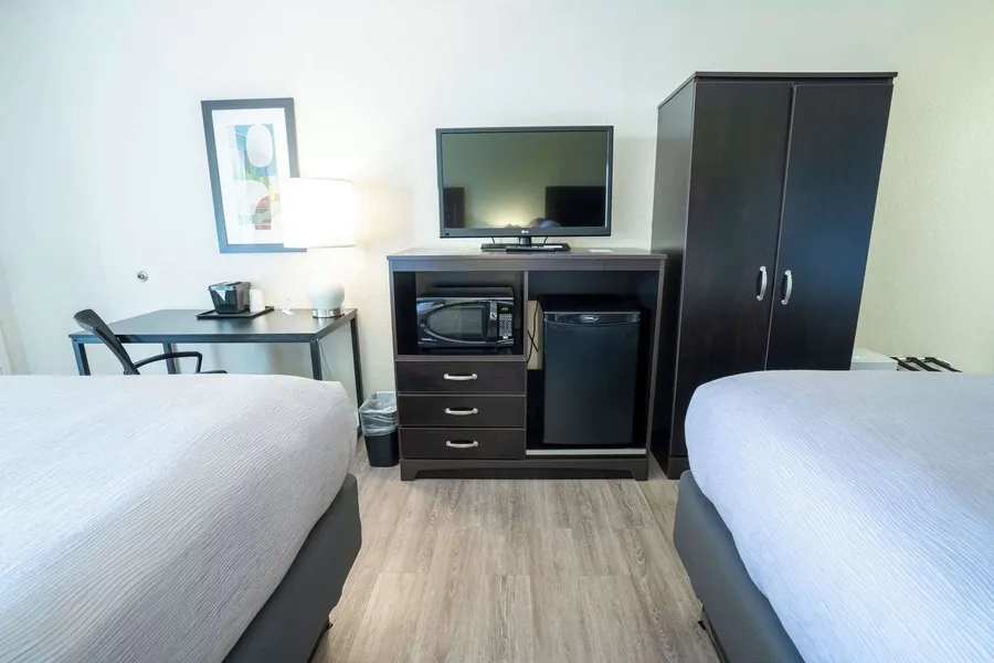 Quality Inn Palm Beach International Airport hotel detail image 6