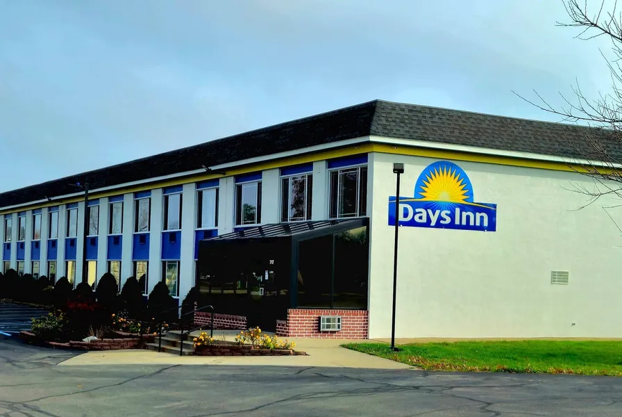 Days Inn by Wyndham Holland hotel detail image 2