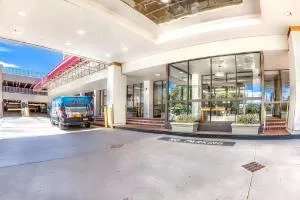 Salt Lake Plaza SureStay Collection by Best Western hotel thumbnail 4