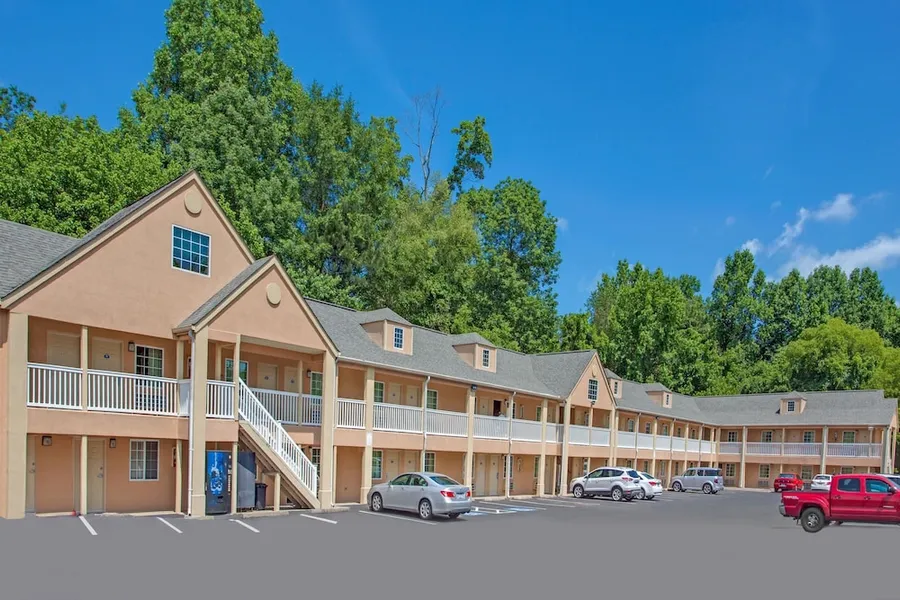 Days Inn by Wyndham Canton hotel detail image 2