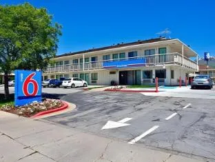Super 8 by Wyndham Woods Cross/Salt Lake City North hotel detail image 6