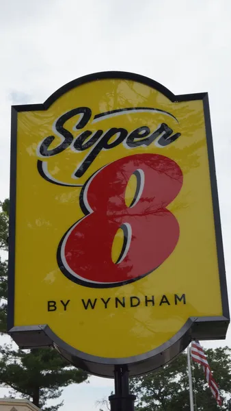 Super 8 by Wyndham Traverse City hotel detail image 2