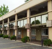 Super 8 by Wyndham Traverse City hotel detail image 4