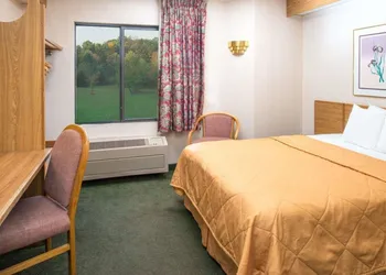 OYO Hotel Lincoln Airport NE Hwy 80 hotel thumbnail 7