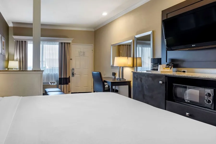 Comfort Inn & Suites Huntington Beach hotel detail image 6
