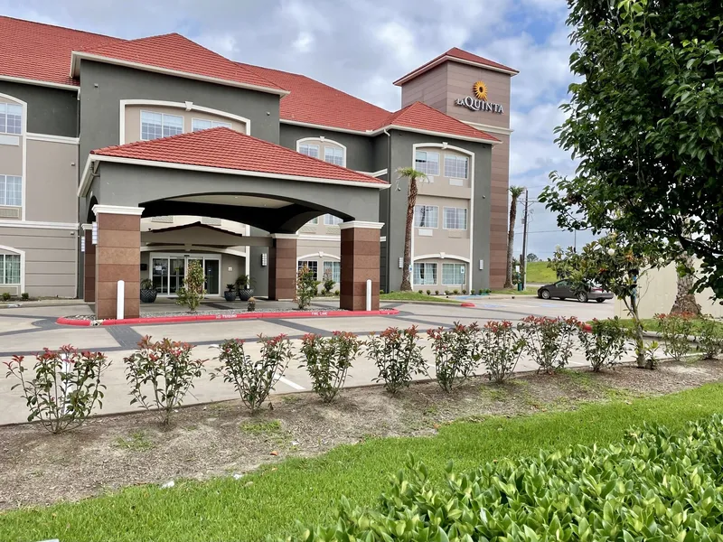 La Quinta Inn & Suites by Wyndham Port Arthur hotel detail image 2