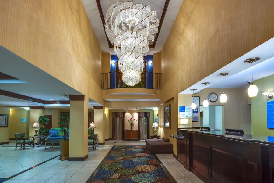 Holiday Inn Express Tower Center by IHG hotel detail image 6