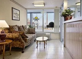 Days Inn Rolla MO hotel thumbnail 2