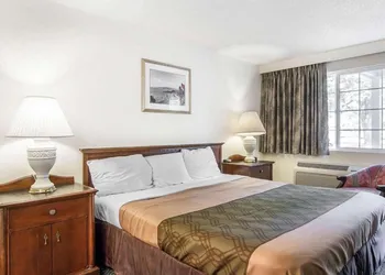 Econo Lodge Eugene hotel thumbnail 4