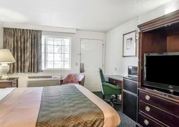 Econo Lodge Eugene hotel thumbnail 6