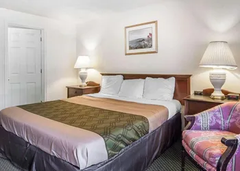 Econo Lodge Eugene hotel thumbnail 7