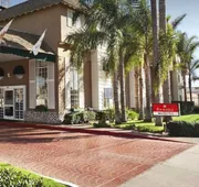 Ramada by Wyndham Costa Mesa/Newport Beach hotel detail image 7