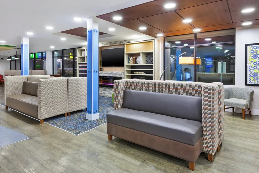 Holiday Inn Express Winnipeg Airport - Polo Park by IHG hotel detail image 2