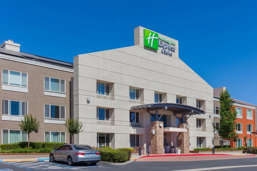 Holiday Inn Express & Suites Elk Grove West I-5 by IHG hotel detail image 2
