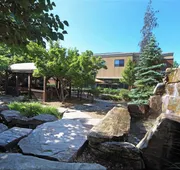 Courtyard by Marriott Hamilton hotel detail image 3