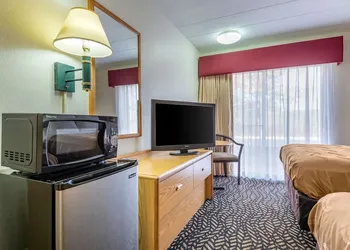 Quality Inn Falconer - Jamestown hotel thumbnail 7