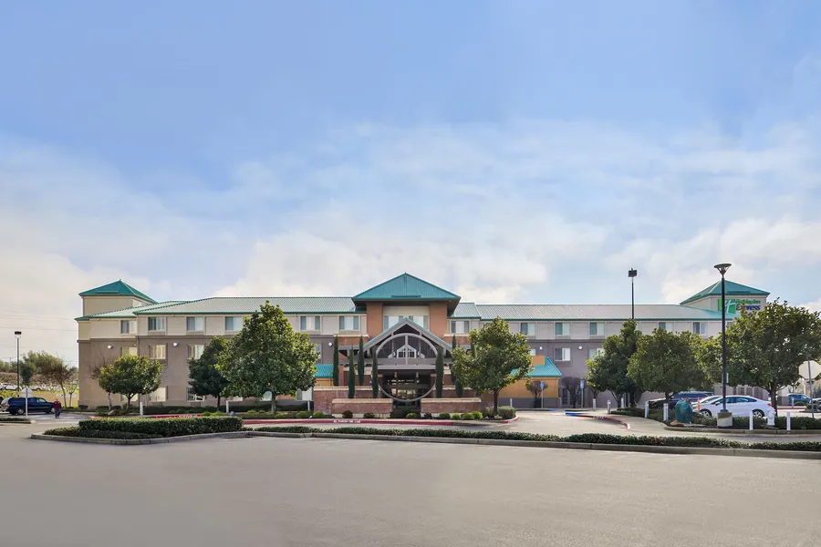 Holiday Inn Express & Suites Elk Grove Central - Hwy 99 by IHG hotel detail image 2