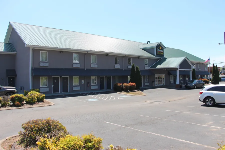 Douglas Inn And Suites hotel detail image 2