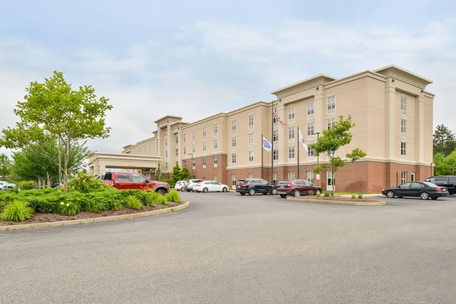 Hampton Inn & Suites Plymouth hotel detail image 2