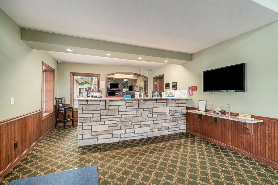 Howard Johnson by Wyndham Traverse City hotel detail image 6