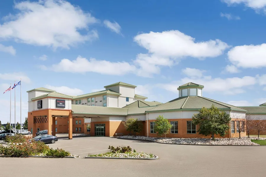 Royal Hotel Edmonton Airport, Trademark Collection by Wyndham hotel detail image 2