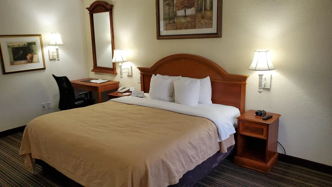 Quality Inn & Suites Biltmore East hotel detail image 6