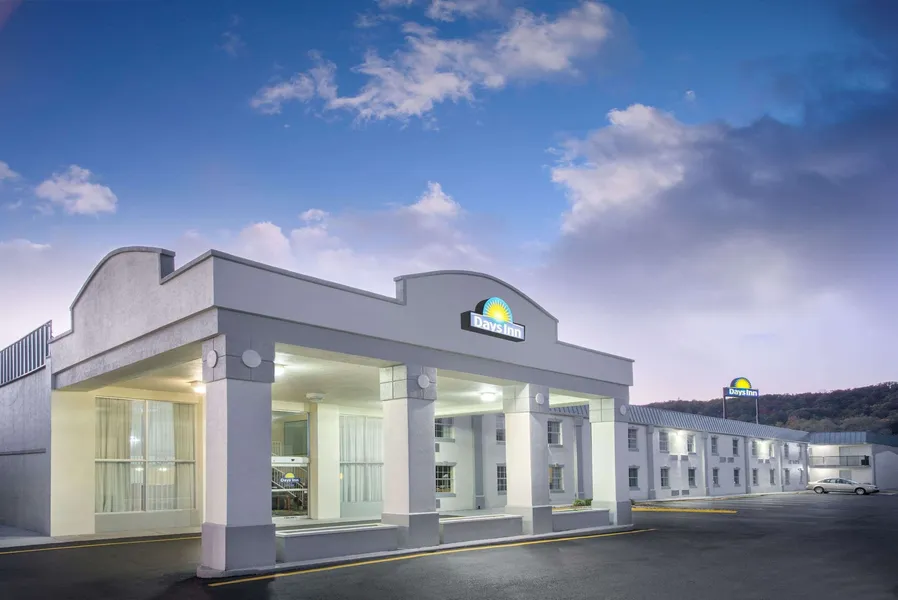 Days Inn by Wyndham Roanoke/Hollins Near I-81 hotel detail image 2