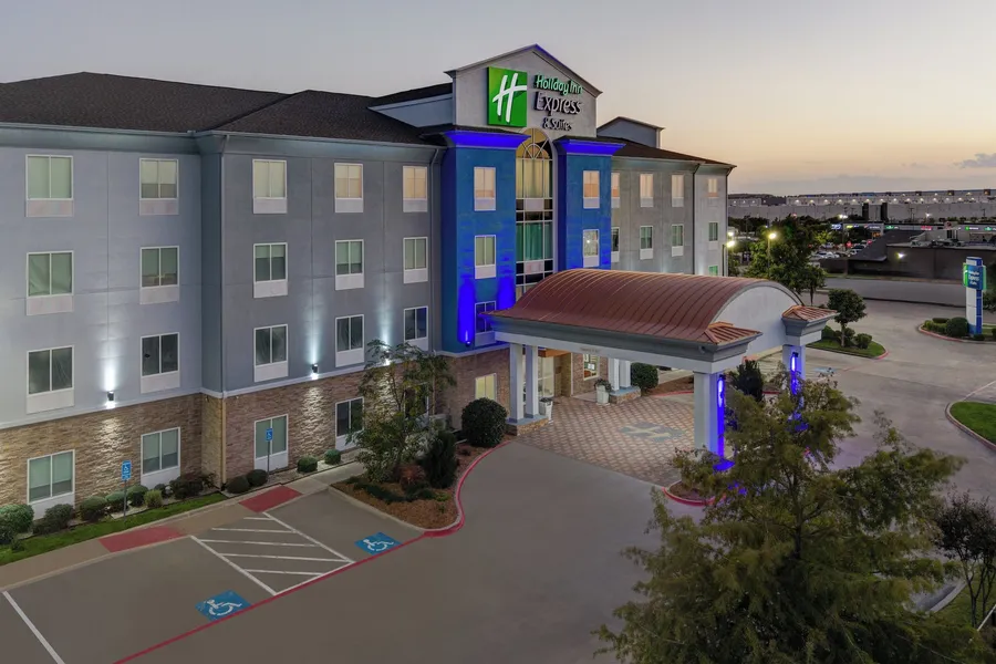 Holiday Inn Express Hotel & Suites DALLAS WEST by IHG hotel detail image 2