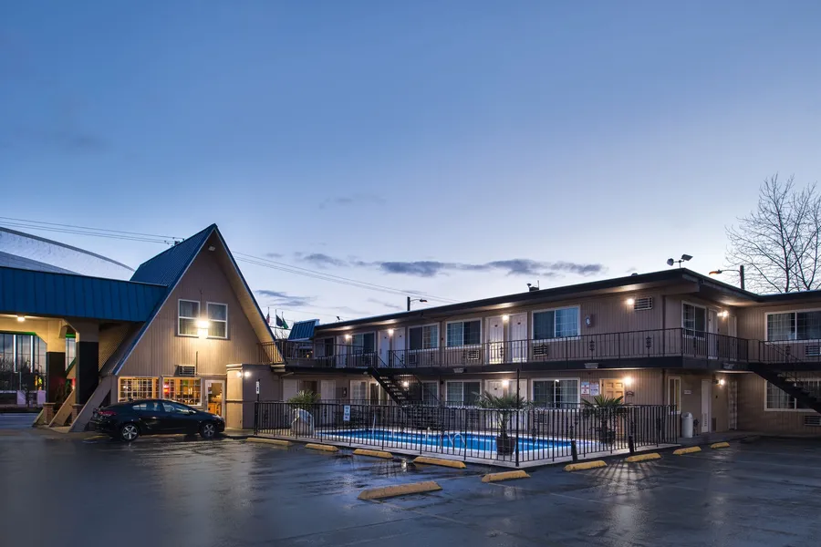 University Inn & Suites hotel detail image 6