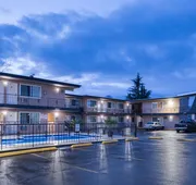 University Inn & Suites hotel detail image 7