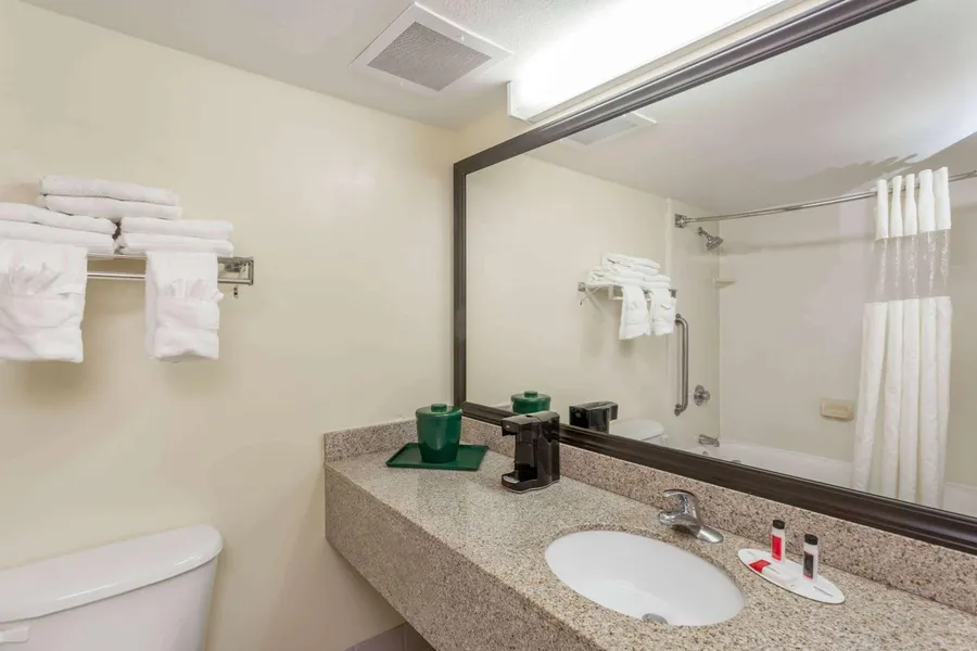 Baymont by Wyndham Fort Myers Airport hotel detail image 6