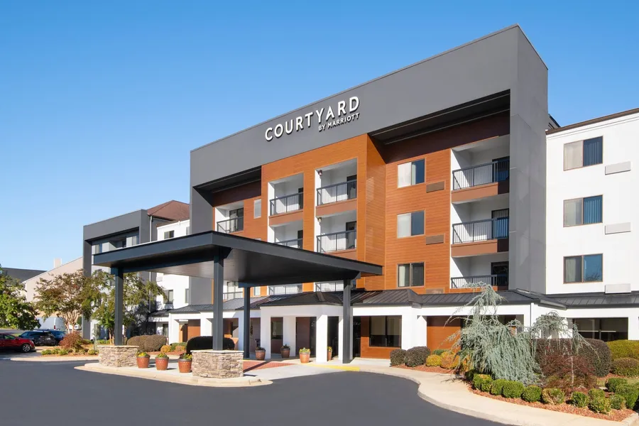 Courtyard by Marriott Burlington hotel detail image 2