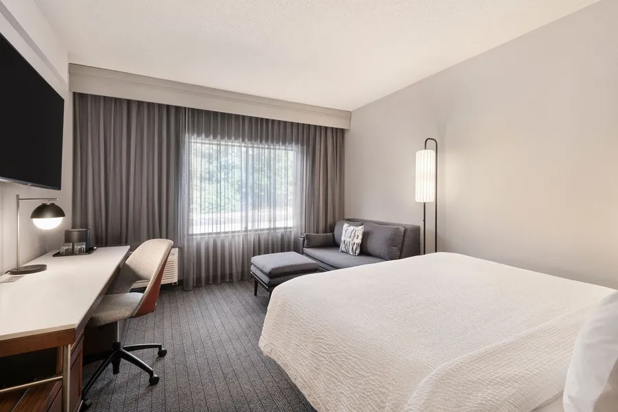 Courtyard by Marriott Burlington hotel detail image 6