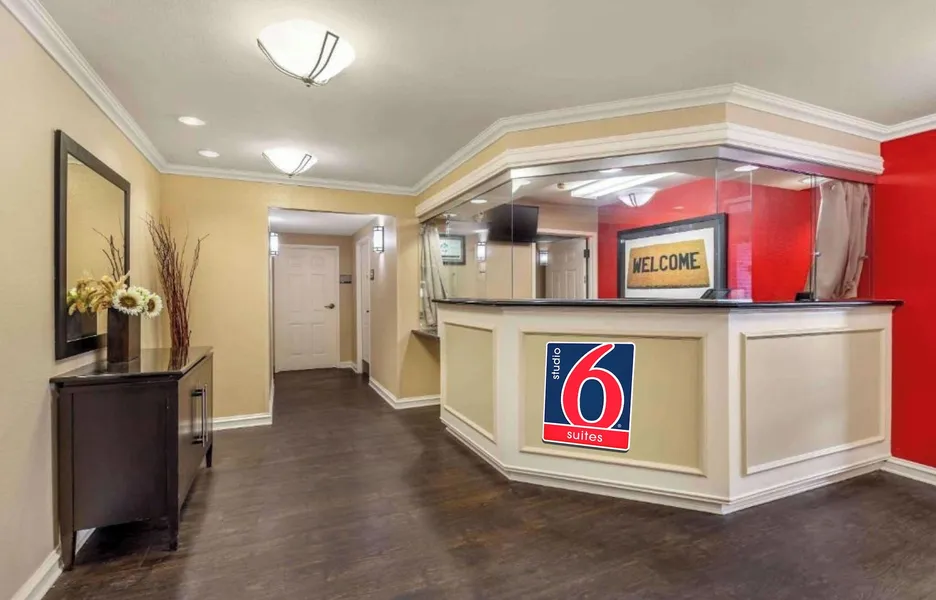 Studio 6 Extended Stay Chicago Vernon Hills Lincolnshire IL hotel detail image 2