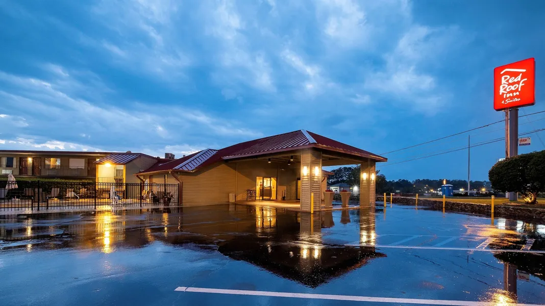 Red Roof Inn Dothan hotel detail image 2
