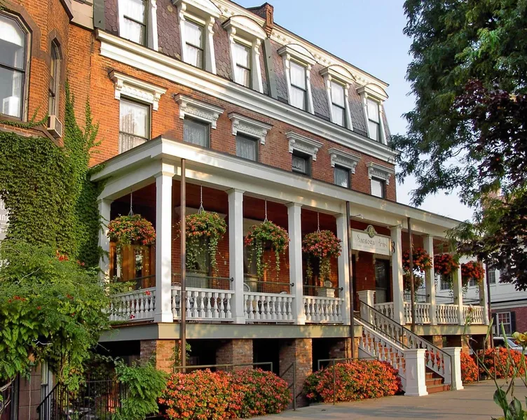 Saratoga Arms hotel detail image 2