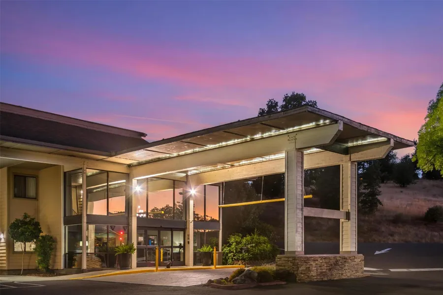Best Western Plus Sonora Oaks Hotel & Conference Center hotel detail image 2