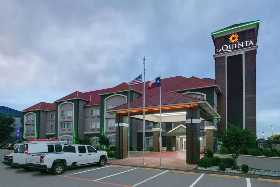 La Quinta Inn & Suites by Wyndham Weatherford hotel detail image 2