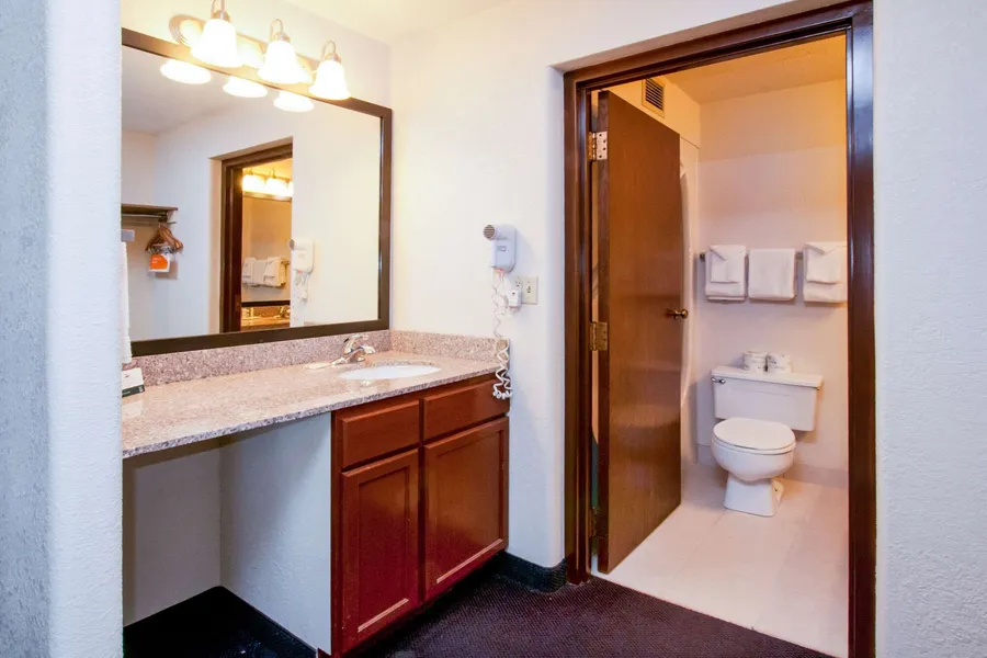 Quality Inn Stadium Area Green Bay Stadium hotel detail image 6