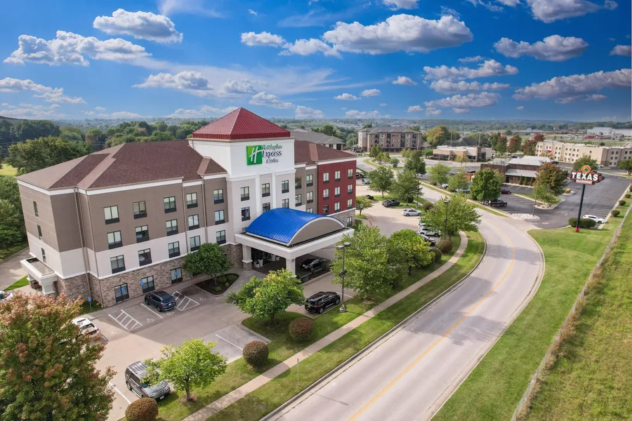 Holiday Inn Express and Suites Springfield Medical District by IHG hotel detail image 2