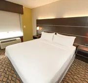 Holiday Inn Express and Suites Springfield Medical District by IHG hotel detail image 5
