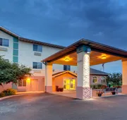Baymont by Wyndham Galesburg hotel detail image 4