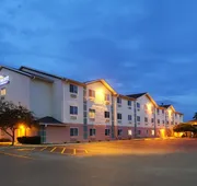 Baymont by Wyndham Galesburg hotel detail image 5